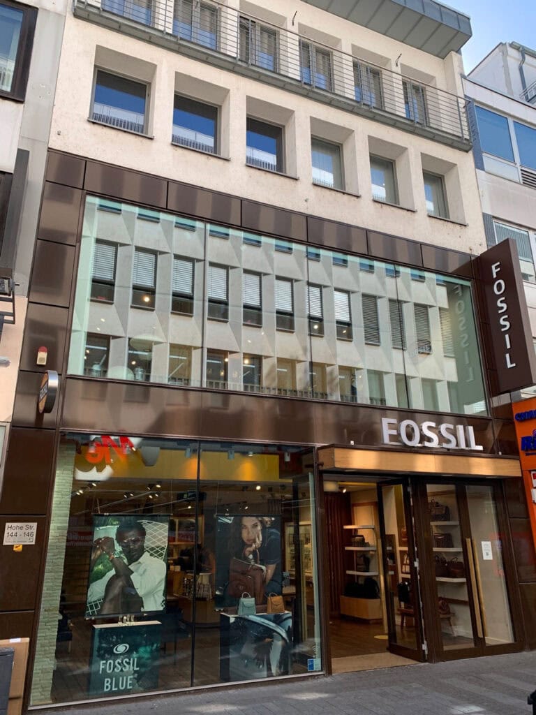 Fossil Geschäftsfassade in der Innenstadt