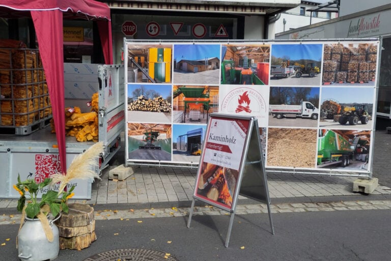 Werbebanner auf Bauzaun